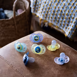 6 x Tommee Tippee Night-Time Glow in the Dark Soother Orthodontic Design 18-36m