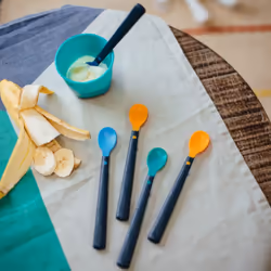 Tommee Tippee?Softee Weaning Spoons with Long Anti-Slip Handles 4m+ Pack of 5 - Additional view 4