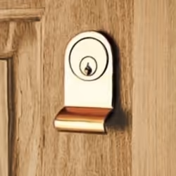 Yale Essentials High Quality Victorian Cylinder Door Pull, Great for External Doors, Rim Cylinder Latch Pull Makes for Easy Door Closing. (Brass)