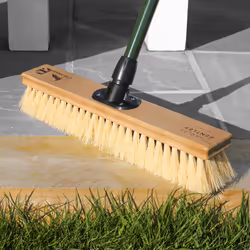 Charles Bentley Charnwood 18" Dual Fill Broom for Garden & Outdoor Maintenance Premium Brushware Green FSC Wood