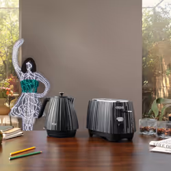 Delonghi Ballerina 1.7L Kettle & 4 Slice Toaster Set, Black