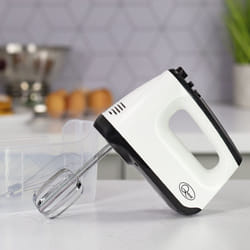 Quest Hand Mixers with Storage Case / Handheld Electric Whisk / With Flat Beaters, Dough Hooks & Whisk / 6 Speed Control / One Button Release - White