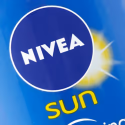 Nivea Sun Protect and Moisture Moisturising Sun Spray High SPF 30, 200 ml