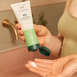 The Body Shop Aloe Vera Cream Cleanser  For Sensitive Skin  Vegan  125ml