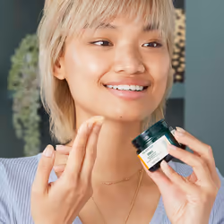 Vitamic C glow boosting moisturizer 50 ml - Additional view 2