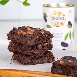 Organic Black Beans 400g, Pack of 4 - In Water, Pre-Cooked & Ready to Eat - No Added Sugar or Salt - Source of Vegan Protein and Fibre - BPA Free Can,