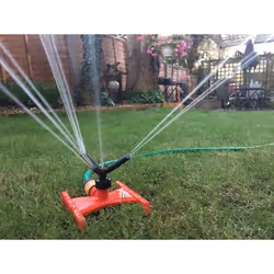 Amtech U2390 Deluxe 3-Arm Sprinkler