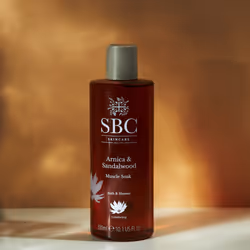 Skincare Arnica & Sandalwood Muscle Soak - 500ml | Soothing Bubble Bath for Men and Women | Vegan Friendly Bath Soak |