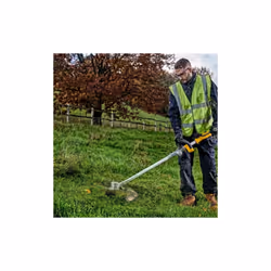 DEWALT DCMST561P1-GB 18V XR 5Ah Li-Ion Cordless Brushless Split Shaft String Trimmer Kit - Additional view 4