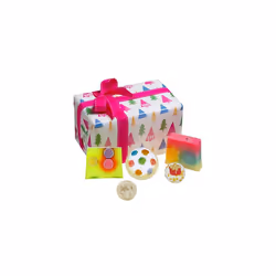 Bomb Cosmetics O Christmas Tree Handmade Wrapped Bath and Body Gift Pack, Contains 5-Pieces, 420 g [Contents May Vary]