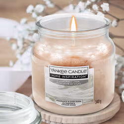Yankee Candle Sun Warmed Linen Lavender Scented Glass Jar 60 Hours Wax Burn 340g