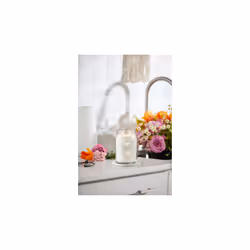 Yankee Candle Signature wax candle Cylinder Floral, Fruity White 1 pc(s)