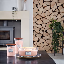WoodWick Pressed Blooms & Patchouli Medium Jar wax candle Round Pink 1 pc(s)