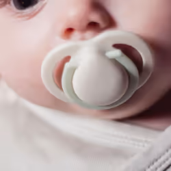 Tommee Tippee Newborn Soothers, 0-2 Months, Muted Colours, Matte Texture, Symmetrical Design, Pack of 6