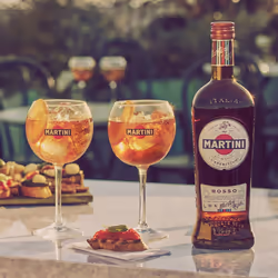 MARTINI Rosso Red Vermouth Aperitivo, Sweet Vermouth Infused with Regional Herbs, 15% ABV, 75cl / 750ml