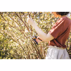 Fiskars Bypass Garden Pruners M, X-series PowerGear, P921, With rolling handle, For fresh branches and twigs, Non-stick coated, Stainless steel