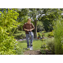 Gardena ErgoLine Pointed Spade, Garden Spade Steel for Turning Over and Removing Soil with Foot Rest and Ergonomic D-Handle (17012-20)