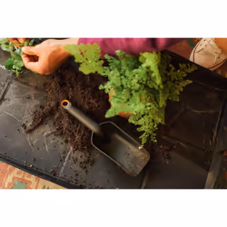Fiskars Planting Mat, Foldable, High mat edge, Suitable for repotting, 82.5 x 44.5 cm, Black, 1071304