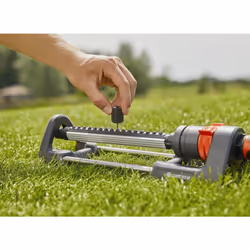 Gardena Aqua M rectangular oscillating sprinkler: Lawn sprinkler for watering areas of 110?250 m?, range 8?18 m, spread max. 14 m, built-in metal