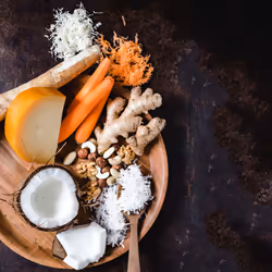 Microplane Kitchen Grater Coarse for Cheese, Carrot, Ginger, Coconut, Nuts and Horseradish with Stainless Steel Blades - Made in USA