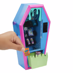 Monster High Student Lounge Playset, Doll House Furniture and Themed Accessories with Two Pets and Working Vending Machine