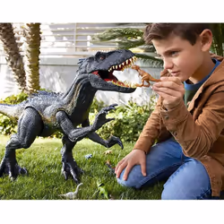 Mattel Jurassic World: Fallen Kingdom Giant Dinosaur Toy, Super Colossal Indoraptor, Swallows Mini Figures, 3 Feet Long Authentic Figure, HKY14