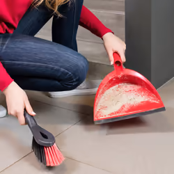 Vileda 160496 DuActiva 2-in-1 Anti-Dust Broom Plus Dustpan Set, Red/Black, 14.1 x 29.4 x 81 cm