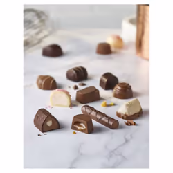Thorntons Classic Chocolate Hamper, Mothers Day Gift, Assorted White, Gifts for Mum's Day, Milk and Dark, 449 g