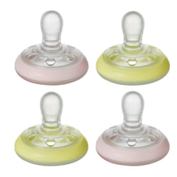 Tommee Tippee Breast-Like Soother Night, Glow in the Dark, Skin-Like Texture, Symmetrical Orthodontic Design, 0-6m, Pink & Yellow, Pack of 4 Dummies