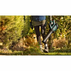 Bosch Cordless Leaf Blower AdvancedLeafBlower 36V-750 (Without Battery, 36 Volt System, for Clearing Stubborn Leaves and Large Areas, Lightweight: 2.8