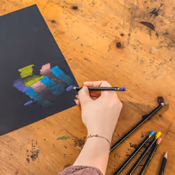 Derwent Chromaflow Pencils, Set of 36 in Tin, 3.5mm Round Core, Premium Core Strength, Blendable with Smooth Texture, Ideal for Drawing, Colouring &