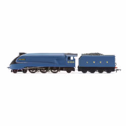 Hornby Steam Train - R3395TTS RailRoad LNER, A4 Class, 4-6-2, 4468 ?Mallard? - Era 3 00 Gauge Locomotives for Train Set, Engi ...
