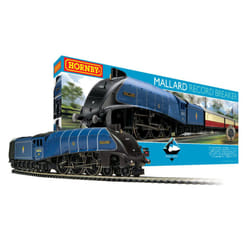 Hornby R1282M Mallard Record Breaker Train Set - Analogue OO Gauge Model Railway, Includes: 1x Steam Locomotive, 3x Coaches & Track - Starter Electric