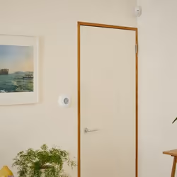 Yale Indoor Motion Sensor Infrared sensor Wireless Wall White - Additional view 7