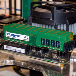 Integral 32GB PC RAM MODULE DDR4 3200MHZ PC4-25600 UNBUFFERED NON-ECC DIMM 1.2V 2GX8 CL22 - Additional view 2