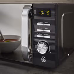 Swan 700W Digital Microwave