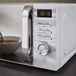 Swan 700W Digital Microwave