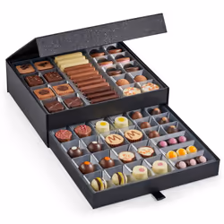 Classic Cabinet 600g - Assortment of 61 Milk, White and Dark Chocolates - Large Chocolate Gift Box for Birthday, Anniversary, ...
