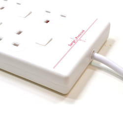 kenable 007818 surge protector White 4 AC outlet(s) 5 m