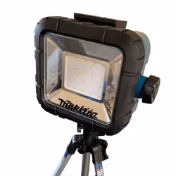 Makita DML805 18v 110v LXT Li-Ion LED Work Light Site Light + Tripod Stand + Bag