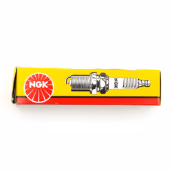 Genuine Ignition Spark Plug NGK BP6ES 7811 Fits Honda Engine GX140 Wacker Plate