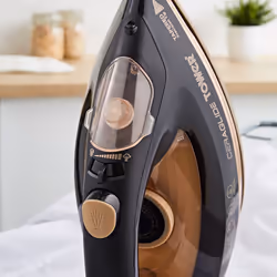Tower T22021GLD Ceraglide 3100W Steam Iron Black & Gold - Additional view 4