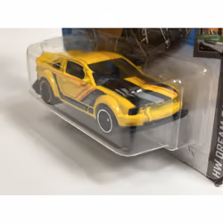 Hot Wheels 2005 Ford Mustang HW Dream Garage 1:64 Scale GHC22D521 B13