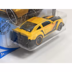 Hot Wheels 2005 Ford Mustang HW Dream Garage 1:64 Scale GHC22D521 B13