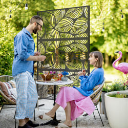Outsunny 6.5FT Metal Outdoor Privacy Screen Panel w/ Stand, Leaf Style
