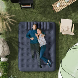 Outsunny King Inflatable Mattress with Hand Pump, Pillows, 203 x 152 x 22cm