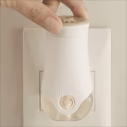 Glade Electric Scented Oil Holder & Refill, Sandalwood & Jasmine, 20ml
