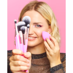 The Brush Edit Gift Set, 7 Brushes For Eyes, Highlighter & Face, 1 Sponge For Blending, 8 Products Included