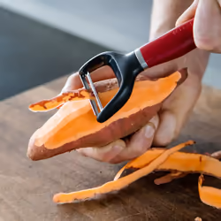 KitchenAid Y Peeler, Stainless Steel Swivel Peeler for Fruit and Vegetables  Empire Red