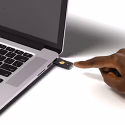 Yubico NIST Validated USB-A NFC YubiKey 5 FIPS Security Key - Additional view 5